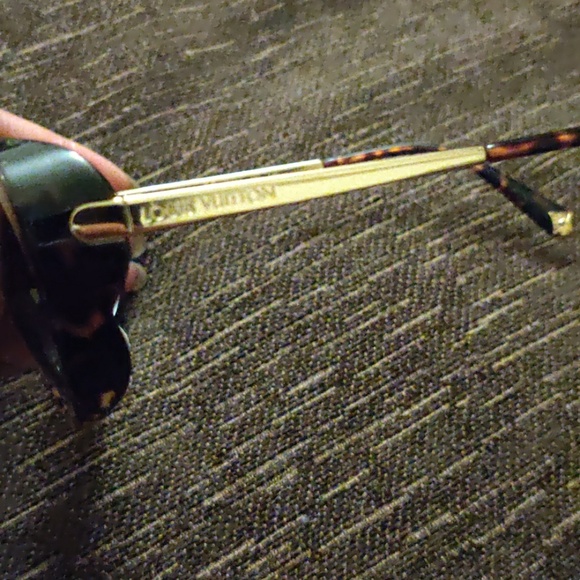 Louis Vuitton Bluebell shades Authentic - Picture 3 of 3